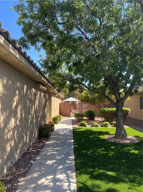 3470 Seaside Treasures Ct, Las Vegas, NV, 89122-4737 | Card Image