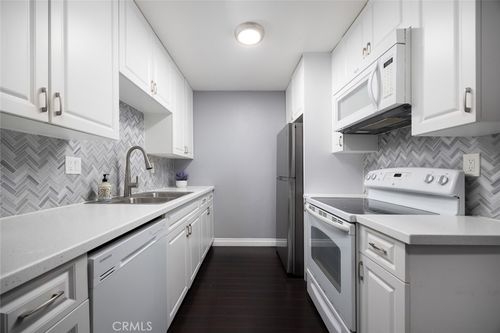 11-1000 Macarthur Pl, Santa Ana, CA, 92707-6737 | Card Image