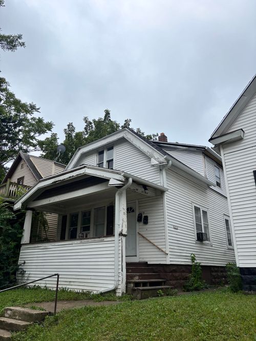 2057 N 32nd St, Milwaukee, WI, 53208-1964 | Card Image