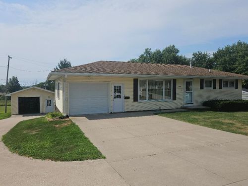 1531 Sunset Dr, Belle Plaine, IA, 52208-1319 | Card Image