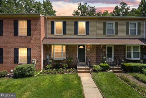 8913 Shamrock Ct, SPRINGFIELD, VA, 22152-2125 | Card Image