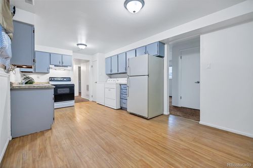 6 Douglas Ln, Pueblo, CO, 81001-4606 | Card Image