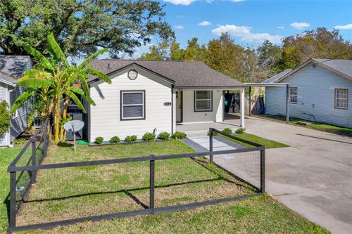 3204 Hoover St, La Marque, TX, 77568-3428 | Card Image