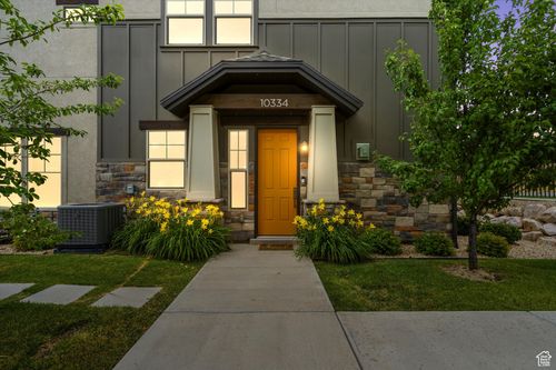 10334 S Beetdigger Blvd, Sandy, UT, 84070-1345 | Card Image