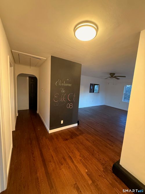 8 Eddy Ct, Oakdale, CT, 06370-1012 | Card Image