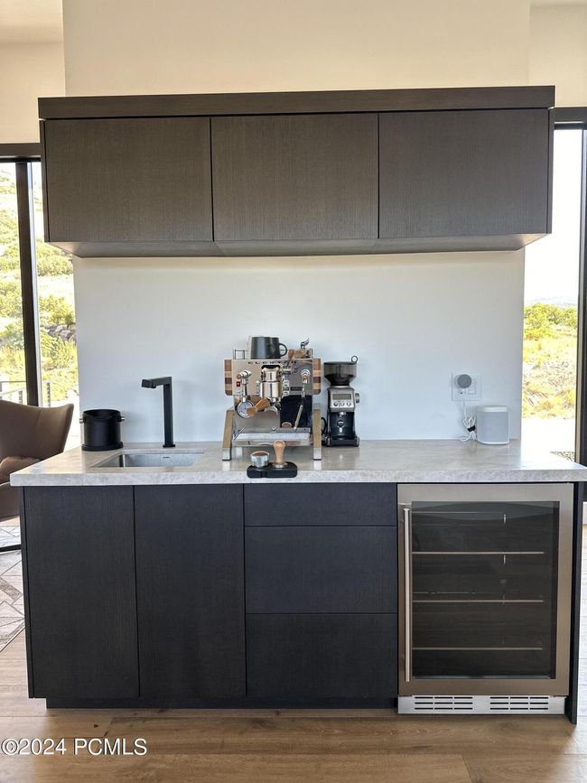 Wet bar Primary suite | Image 24