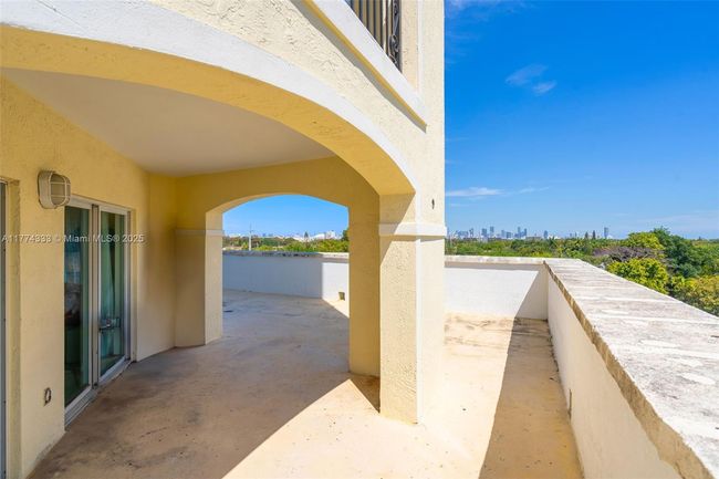 APT-207 - 1627 Sw 37 Th Ave, Condo with 2 bedrooms, 2 bathrooms and null parking in Miami FL | Image 23