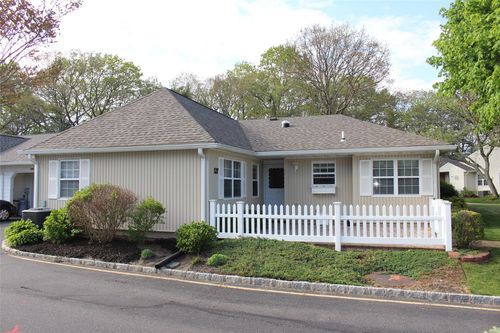 127 Revere Dr, Sayville, NY, 11782-1360 | Card Image