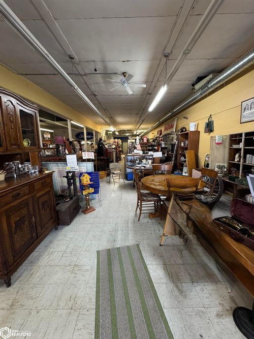 105 E Marion St, Sigourney, IA, 52591-1443 | Card Image