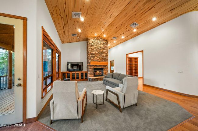 Living Rm | Image 13