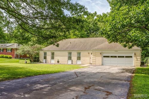28 Oakwood Pl, Jerseyville, IL, 62052-1102 | Card Image
