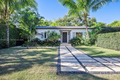 11270 Ne 9th Ave, Biscayne Park, FL, 33161-6704 | Card Image