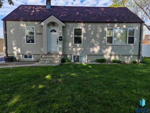 3205 S Covell Ave Avenue, Sioux Falls, SD, 57105 | Card Image