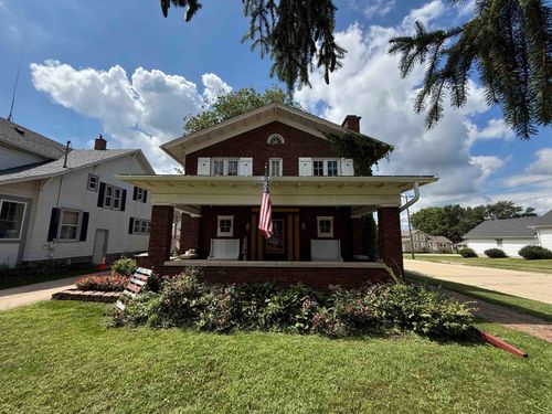 511 Richardson Ave, Ashton, IL, 61006-9211 | Card Image