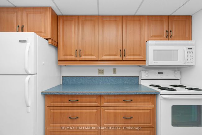208 - 291 Blake St, Condo with 2 bedrooms, 2 bathrooms and 2 parking in Barrie ON | Image 10