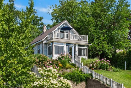 284 Marina Dr, Saint Joseph, MI, 49085-1045 | Card Image