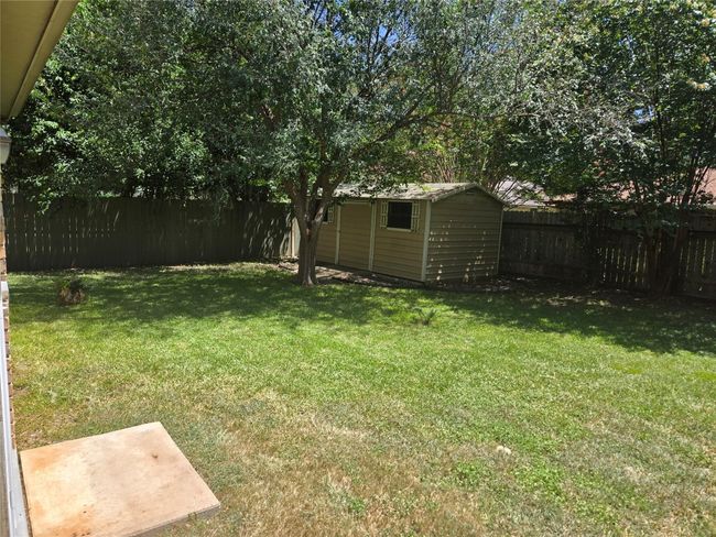 Back yard with Storage Building | Image 30