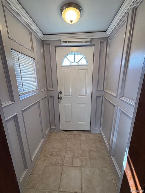 22119 Blackburn St, Saint Clair Shores, MI, 48080-3906 | Card Image