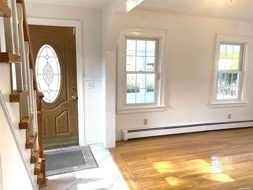 37 Union Ave, Center Moriches, NY, 11934-3329 | Card Image