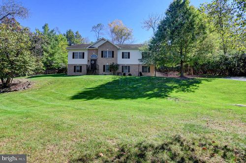 11070 Old Forge Rd, WAYNESBORO, PA, 17268-8810 | Card Image
