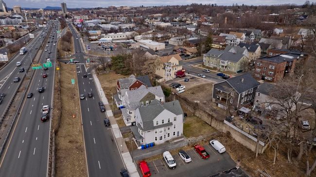 369 - 367 E Columbus Ave, Home with 9 bedrooms, 3 bathrooms and 3 parking in Springfield MA | Image 8