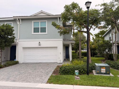 562 Parsons Way, Deerfield Beach, FL, 33442-2400 | Card Image