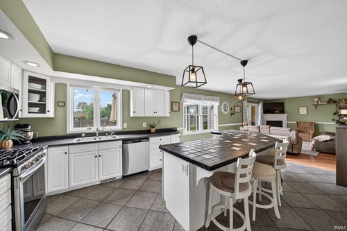 11656 Black Friars Ln, Mishawaka, IN, 46545-7944 | Card Image
