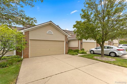 17580 Freedom Ln, Brownstown, MI, 48193-4583 | Card Image