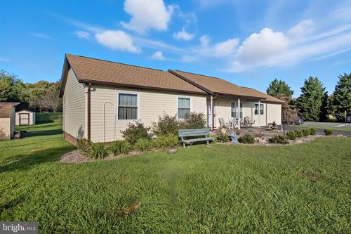 279 Patrick Henry Way, CHARLES TOWN, WV, 25414-3855 | Card Image