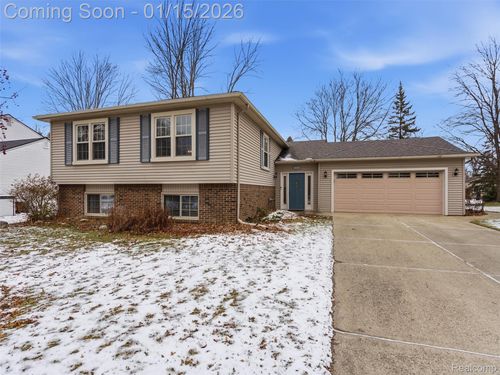 1595 Deerhurst Ln, Rochester Hills, MI, 48307-3326 | Card Image