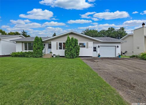 214 Pelletier Dr, Swift Current, SK, S9H4K4 | Card Image