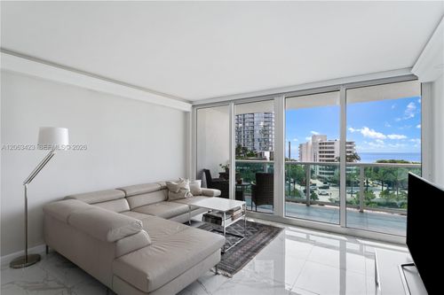 709-100 Bayview Drive, Sunny Isles Beach, FL, 33160 | Card Image