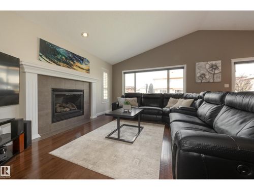 14040 145 Ave Nw, Edmonton, AB, T6V1Y2 | Card Image