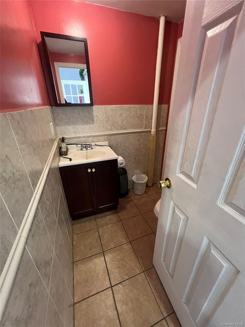 10008 101st Ave, Ozone Park, NY, 11416-2662 | Card Image