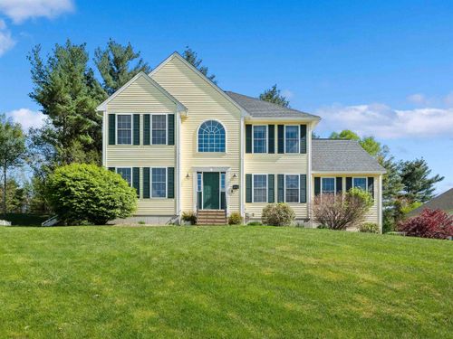 28 Bradford Cir, Hudson, NH, 03051-3918 | Card Image