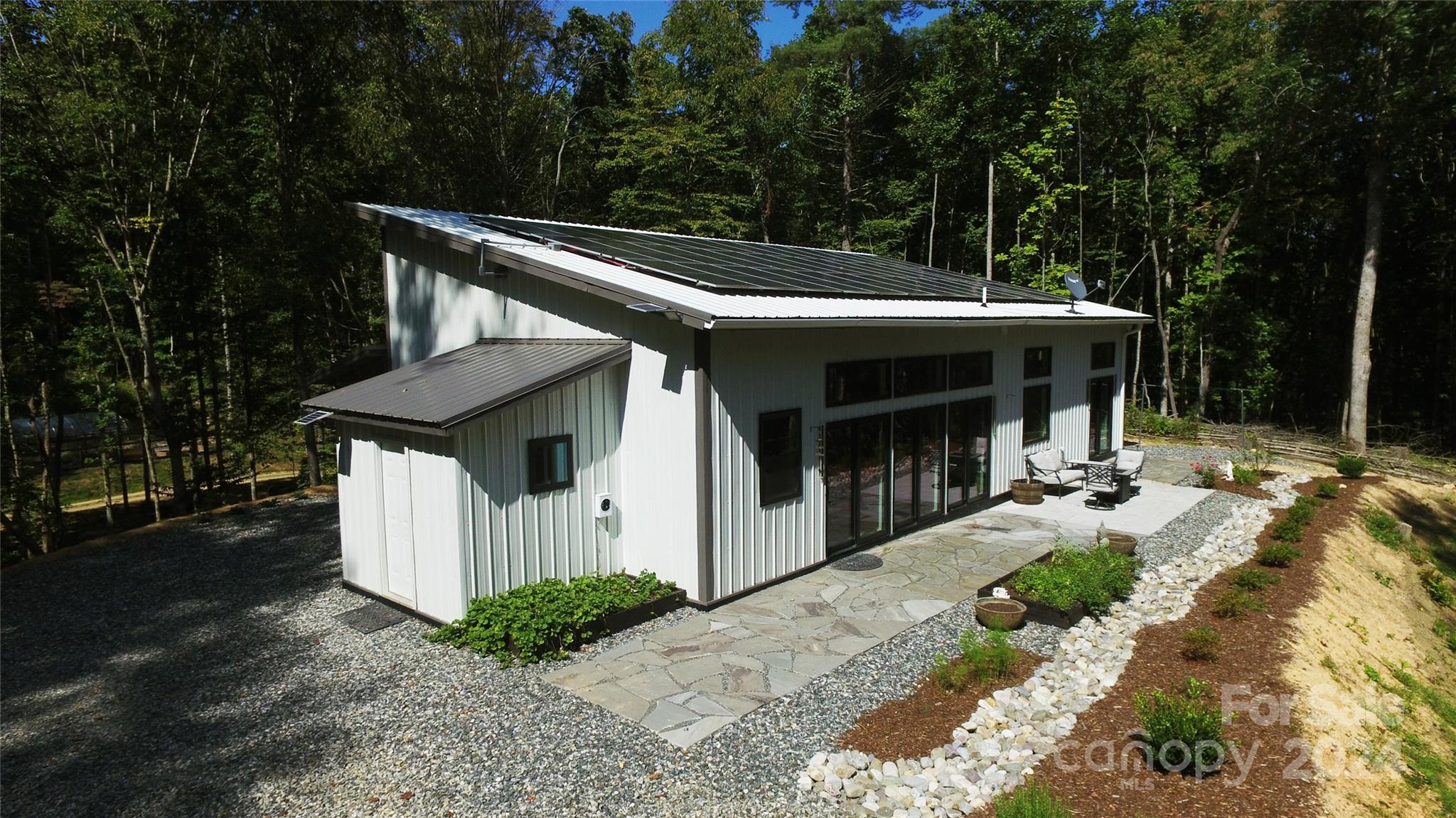 Indian Trl, Hot Springs, NC 28743