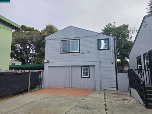 2347 Roosevelt Ave, Richmond, CA, 94804-1616 | Card Image
