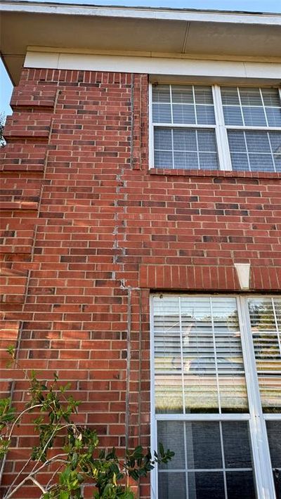 Visible brick and mortar cracks | Image 3