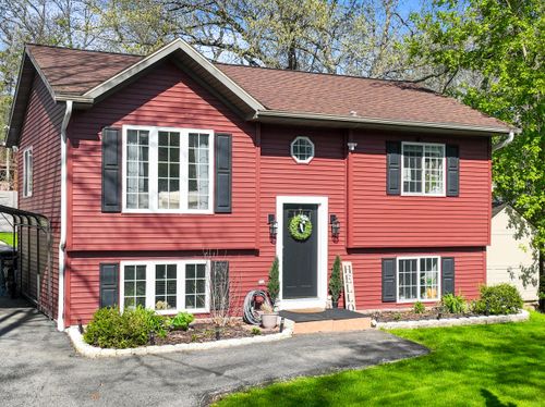 n3311 Queen Rd, Lake Geneva, WI, 53147-3332 | Card Image