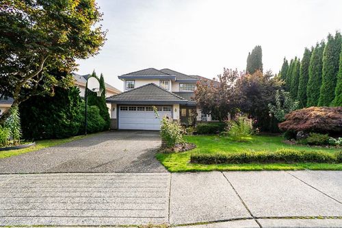 2980 Cliffrose Cres, House with 6 bedrooms, 4 bathrooms and 6 parking in Coquitlam BC | Card Image