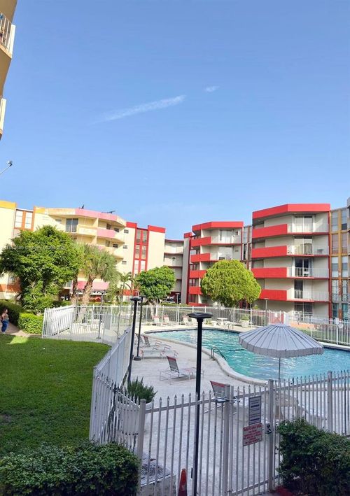 apt-535-1750 W 46th St, Hialeah, FL, 33012-2876 | Card Image