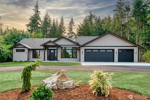 594 Michael Way, Camano Island, WA, 98282-8464 | Card Image