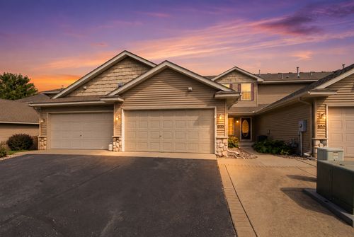 833 Winsome Way Nw, Isanti, MN, 55040-7490 | Card Image