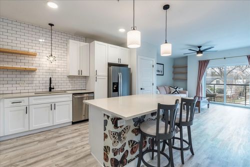 apt-220-3101 Govalle Ave, Austin, TX, 78702-3042 | Card Image