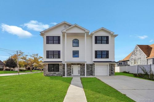 322 Miller Ave, Freeport, NY, 11520-5517 | Card Image