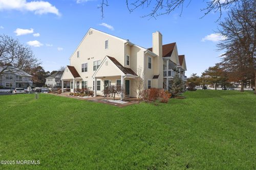 39 Des Moines Ct, Tinton Falls, NJ, 07712-7740 | Card Image