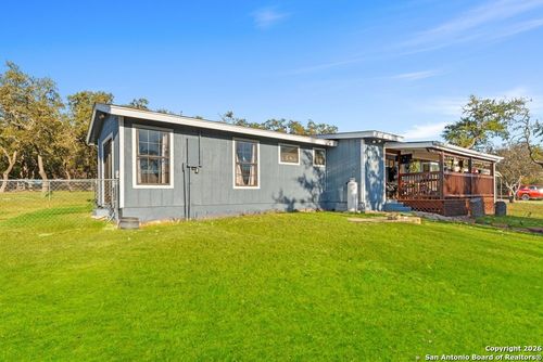 277 W Bear Springs Rd, Pipe Creek, TX, 78063-6654 | Card Image