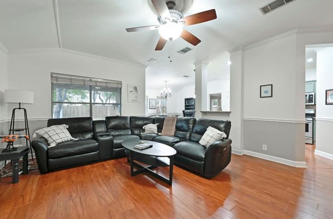 2041 Desco Dr, House other with 3 bedrooms, 2 bathrooms and 2 parking in Austin TX | Image 7