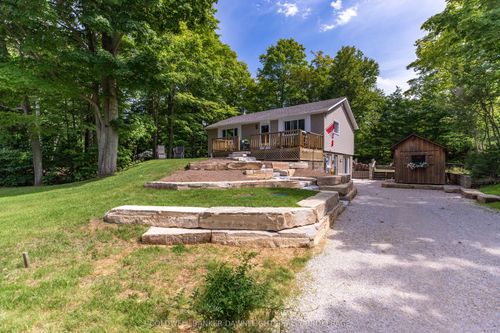 25 Emerson Ave, Sauble Beach, ON, N0H2G0 | Card Image