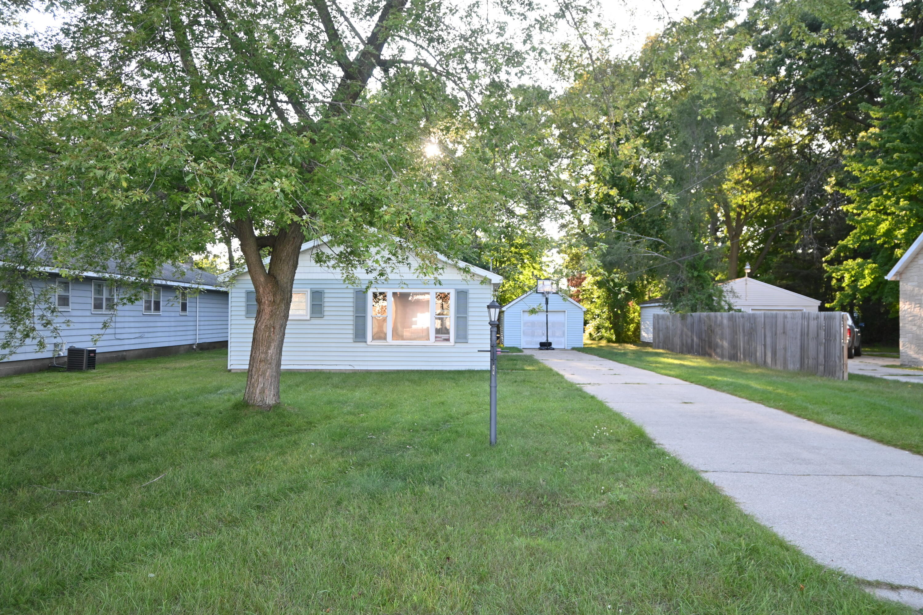 Getty St, Muskegon, MI 49445